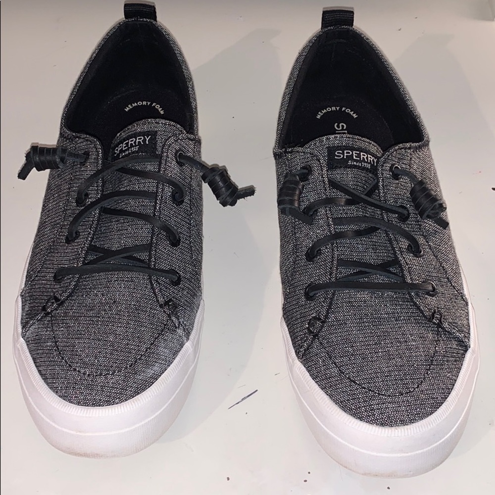 Black sparky sneakers